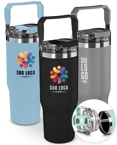 Garrafa térmica de 900ml na cor prata, com tampa rosqueável e alça para fácil transporte.