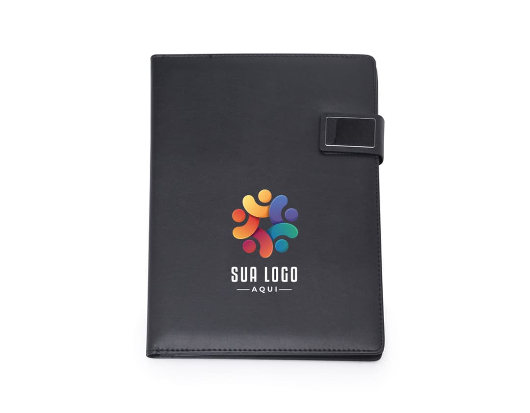 Pasta de convenção com porta celular em tom de azul marinho. O produto possui diversos compartimentos internos e externos para armazenar documentos, canetas e celular. Ideal para reuniões e eventos corporativos.