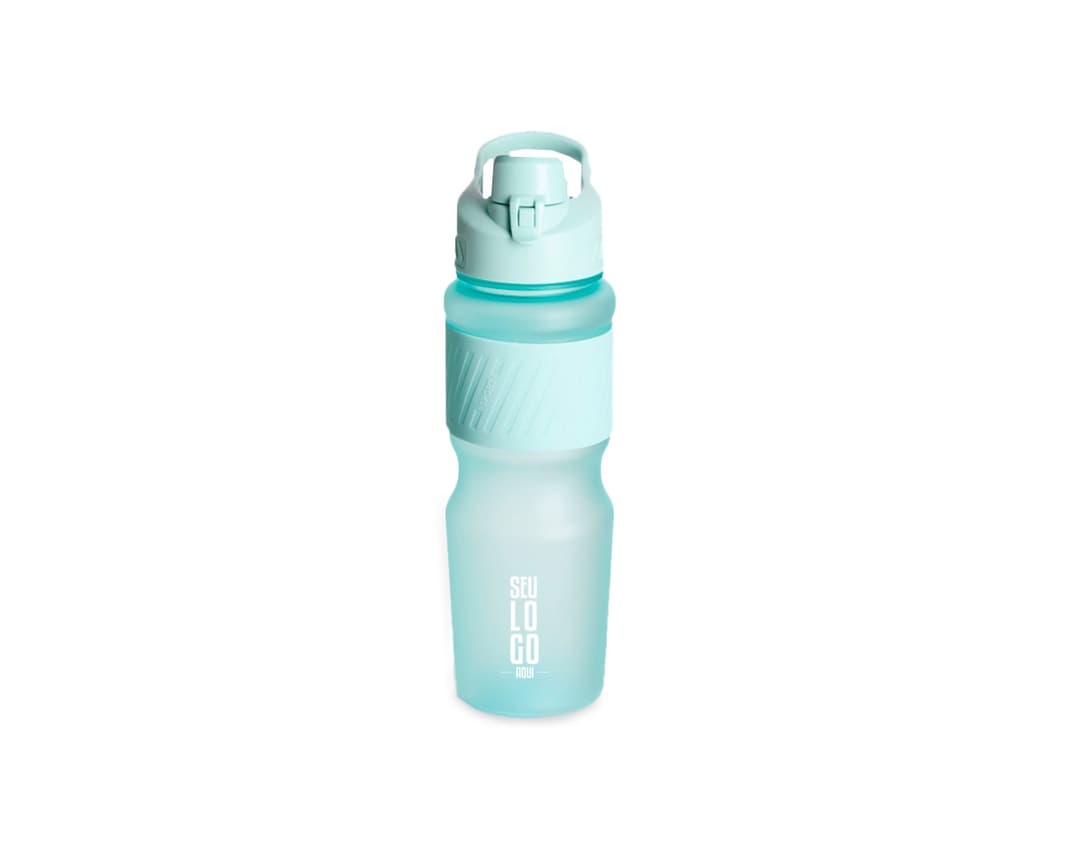 Squeeze plástico 730ml na cor azul, com tampa de rosca e alça para transporte.