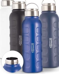 Garrafa térmica de 950ml em aço inoxidável com tampa de rosca e alça para transporte. Cor metálica brilhante.