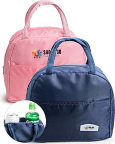 Bolsa térmica de 5 litros, na cor azul marinho, com alça e fecho lateral.
