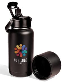 Garrafa térmica de 700ml em aço inoxidável, com tampa de rosca e alça para transporte. A garrafa tem design moderno na cor prata e é ideal para manter bebidas quentes ou frias por mais tempo.