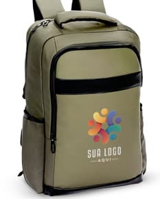 Mochila de couro sintético preta com capacidade de 21 litros, moderna e elegante, ideal para viagens e uso diário. Possui alça de transporte, fecho com zíper e compartimento para armazenamento de tecnologia.