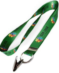 Produto: CORDÃO 85X2,5CM COM JACARÉ NA ARGOLA. Imagem de um cordão preto de 85cm de comprimento e 2,5cm de largura, com um fecho de jacaré na argola.
