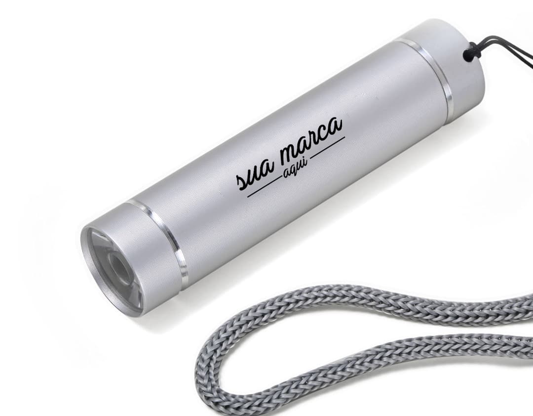 Mini lanterna 02 - Essencial para emergências! Compacta e poderosa, esta lanterna de tecnologia moderna é perfeita para manter por perto. Com design metálico e alça para transporte, é ideal para situações de falta de energia ou necessidade de iluminação. Funciona com pilhas e possui alta durabilidade. Tenha sempre uma mini lanterna à mão para garantir sua segurança em qualquer situação.