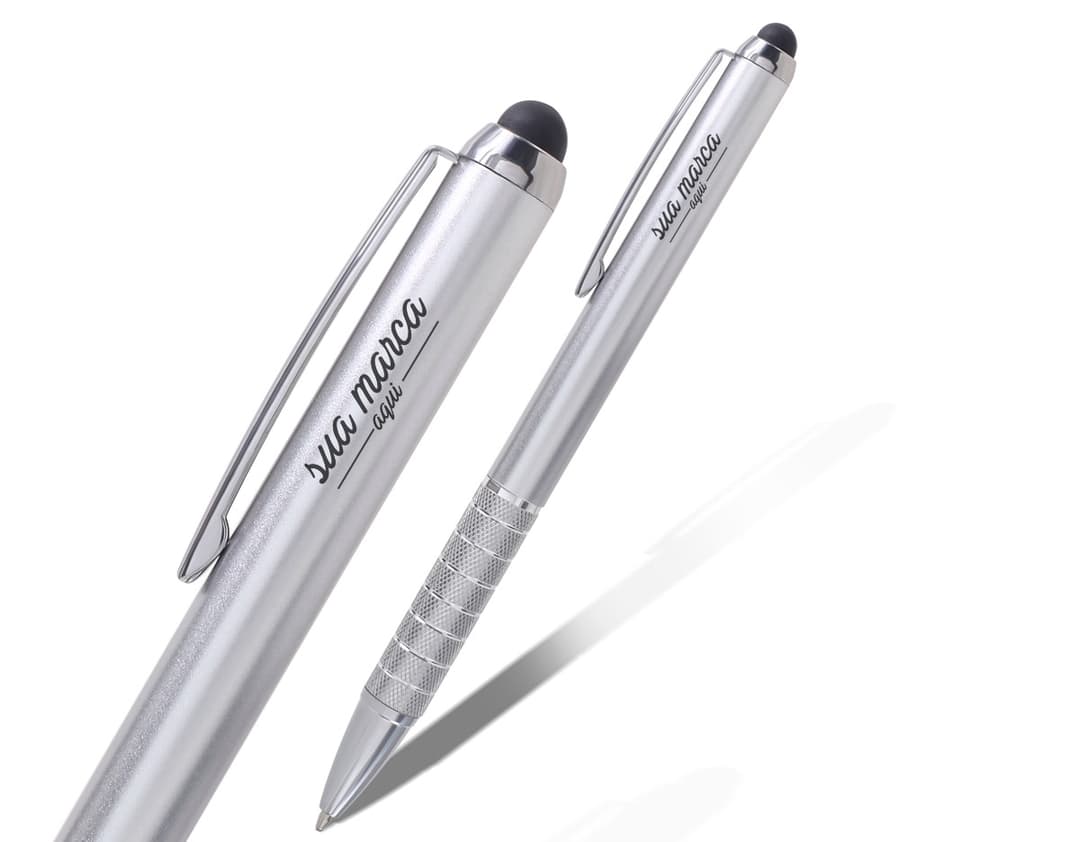 Caneta plástica com touch - 01, perfeita para escrita suave e precisa. Com design moderno e funcional, possui ponta touch para uso em dispositivos digitais. Ideal para escritório, escola e brindes corporativos. Experimente já!