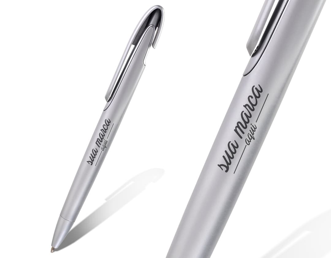 Caneta Plástica - 03: Ideal para seu dia a dia de trabalho ou estudo, essa caneta possui um design moderno e prático. Fabricada em plástico resistente, proporciona uma escrita suave e precisa. Perfeita para assinar documentos, fazer anotações e destacar ideias. Adquira já a sua!