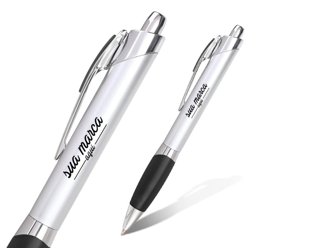 Caneta plástica preta de alta qualidade ideal para uso no escritório e em ambientes educacionais. Com ponta metálica resistente, tinta de longa duração e design moderno, essa caneta é perfeita para assinar documentos e formulários. Adquira já a sua!