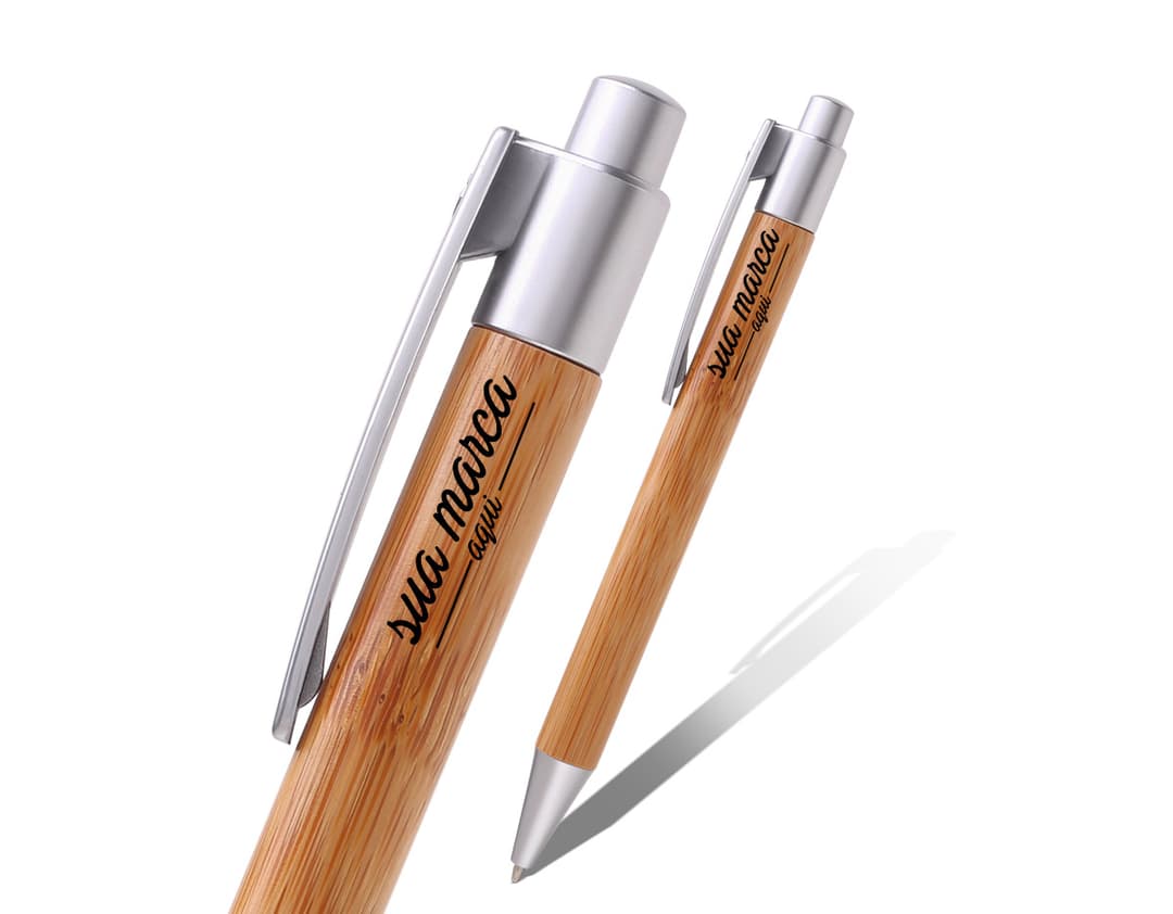 Caneta ecológica feita de madeira reciclada, perfeita para seu negócio ou estudos. Com design elegante e sustentável, essa caneta é uma excelente opção para quem valoriza a natureza. Adquira já a sua!