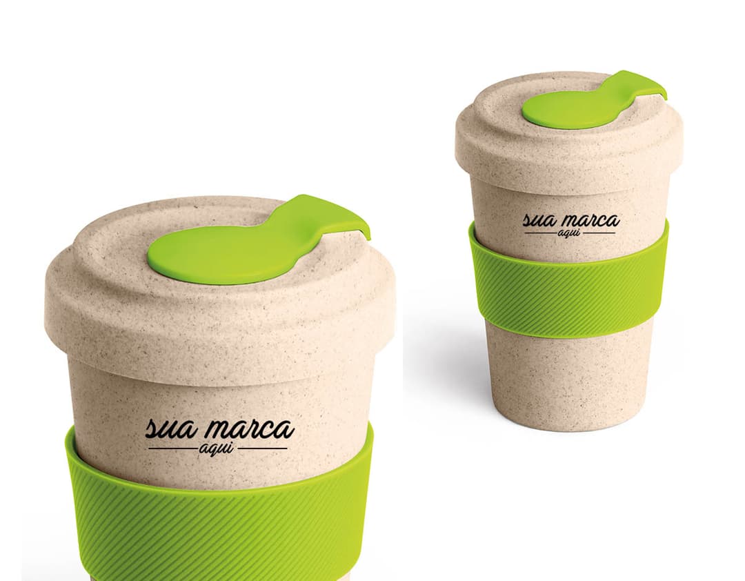 Copos para viagem de 450ml feitos de fibra de bambu. A imagem mostra um copo colorido em um design 3D com detalhes como fita, liquidos como chá, café e suco, sobremesas, frutas e pães. O copo é saudável, resistente, prático e ideal para levar bebidas quentes ou geladas em viagens.