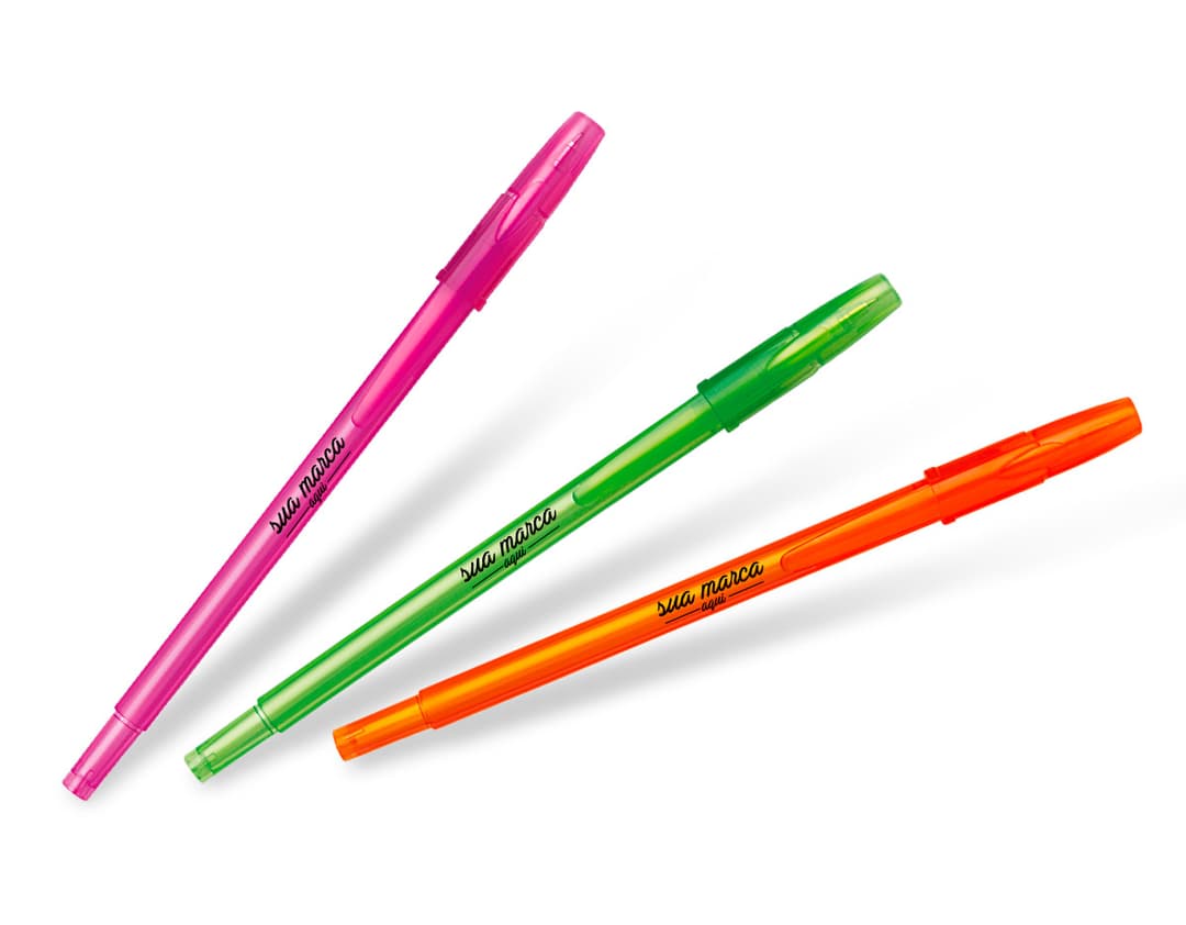 Caneta Plástica com Tampa Carga Seca - Ideal para aulas, escritório e trabalho. Uma ferramenta essencial para escrever com conforto e precisão. Escolha a sua cor favorita e mantenha seu estojo sempre completo. Prática e durável, essa caneta vai te acompanhar em todos os momentos. Garanta a sua!