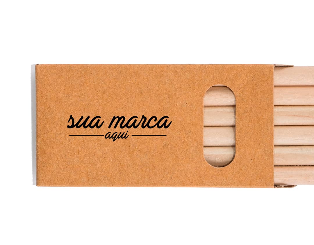 Lindo conjunto de lápis de cor - 02 perfeito para presentear! Embalagem de papelão resistente e design quadrado. Ideal para negócios e comunicações. Adquira já o seu e dê cor aos seus momentos especiais. Ótima opção de brinde!
