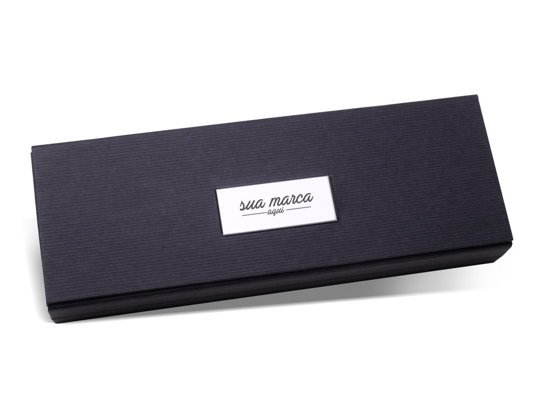 Kit caneta e lapiseira - 03: um conjunto moderno e prático para escrita. Feito em plástico de alta qualidade com detalhes em couro, é perfeito para uso no escritório ou em casa. Um item essencial para quem valoriza a tecnologia e a praticidade. Garanta já o seu kit e esteja sempre preparado para anotar suas ideias e compromissos. Ideal para presentear ou para uso pessoal. Adquira já o seu!