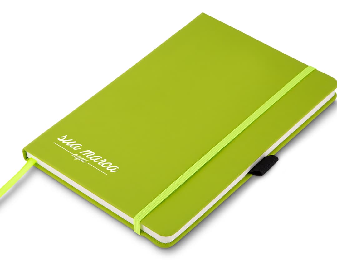 Moleskine de couro sintético 21x14 cm perfeito para tirar notas e organizar ideias. Design elegante e prático para seu dia a dia. Ideal para uso no trabalho, estudo ou como brinde corporativo. Garanta já o seu!