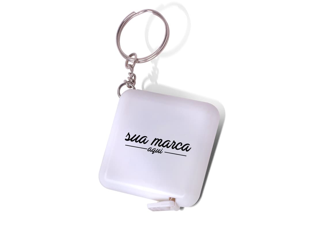 Chaveiro de plástico fita métrica - O chaveiro perfeito para quem busca praticidade e estilo. Feito em plástico resistente, possui uma fita métrica para te acompanhar no dia a dia. Ideal para presentear ou utilizar no seu dia a dia. Aproveite a promoção e garanta o seu!