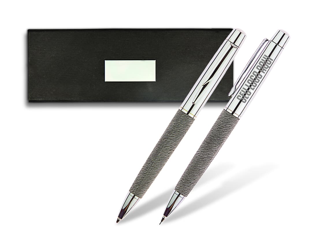 Kit caneta e lapiseira 08, perfeito para escrita e desenho no escritório, escola ou trabalho. Este conjunto de instrumentos de escrita possui uma composição de alta qualidade, ideal para estudantes e profissionais. Aproveite a praticidade dessa estação de trabalho portátil e mantenha-se sempre bem equipado.