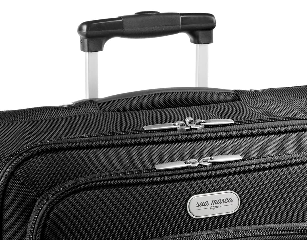 Mala de viagem elegante e prática, perfeita para profissionais modernos e executivos. Feita em couro preto de alta qualidade, com espaço para laptop e documentos. Ideal para viagens a trabalho ou lazer. Adquira já a sua e viaje com estilo e eficiência.