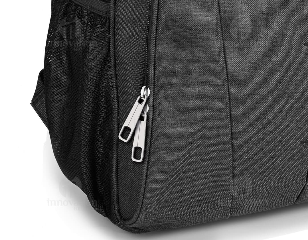 Mochila de couro preta para negócios e viagens. Com design moderno e elegante, ideal para transportar laptop e acessórios com segurança e estilo. Perfeita combinação de funcionalidade e sofisticação. Compre agora!