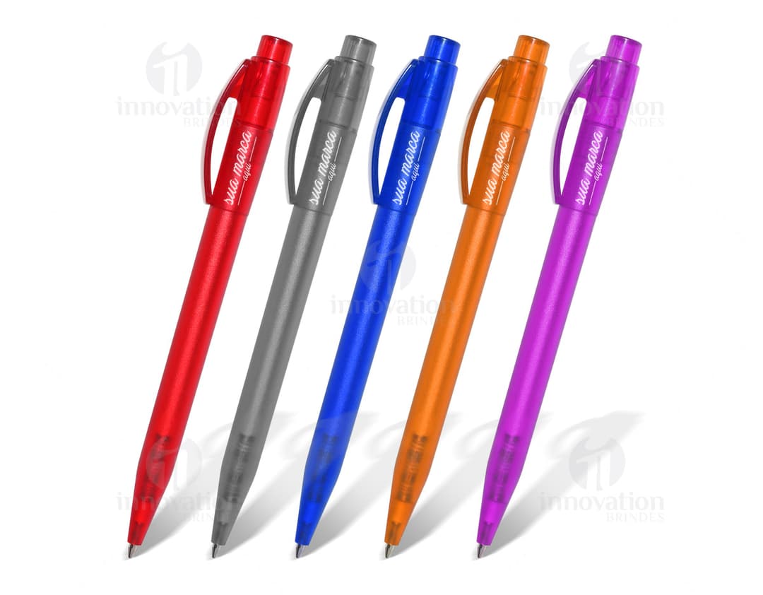 Caneta plástica - 108: Uma ferramenta de escrita colorida e versátil para uso na escola, no escritório ou em casa. Com design criativo e ponta afiada, é ideal para desenhar, escrever e colorir. Adquira já a sua caneta plástica e adicione mais cor e criatividade ao seu dia a dia!