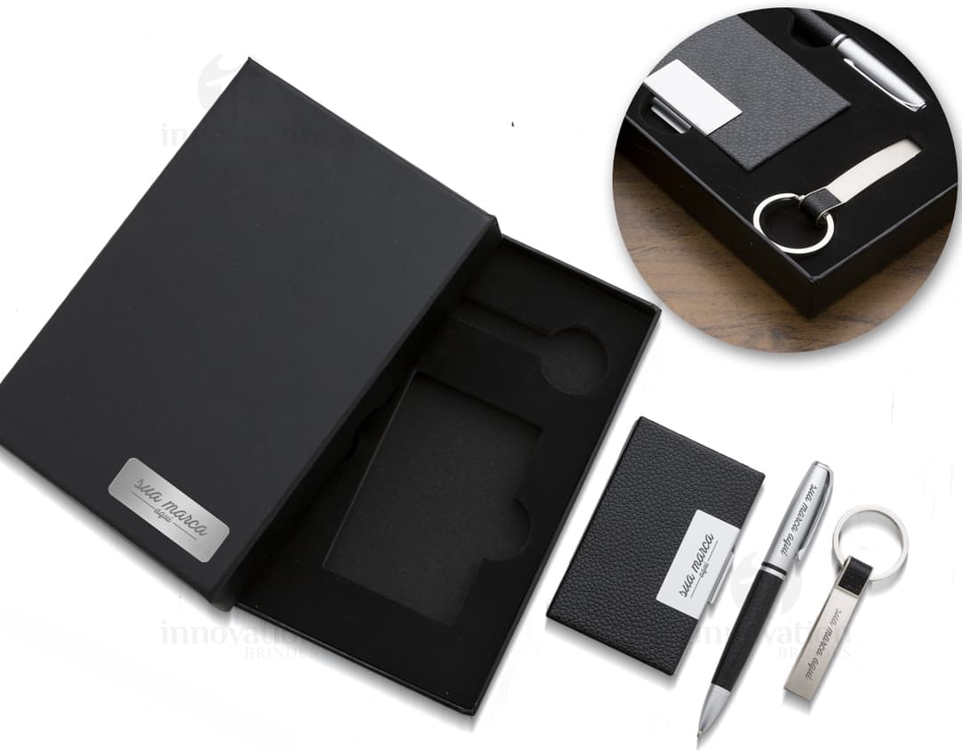 Kit Executivo 3 Peças: o item indispensável para levar sua rotina de trabalho a outro nível! Com design contemporâneo e materiais de alta qualidade, este conjunto conta com tudo o que você precisa para se manter organizado e produtivo. Garanta já o seu kit executivo e tenha em mãos os melhores acessórios para o seu dia a dia!