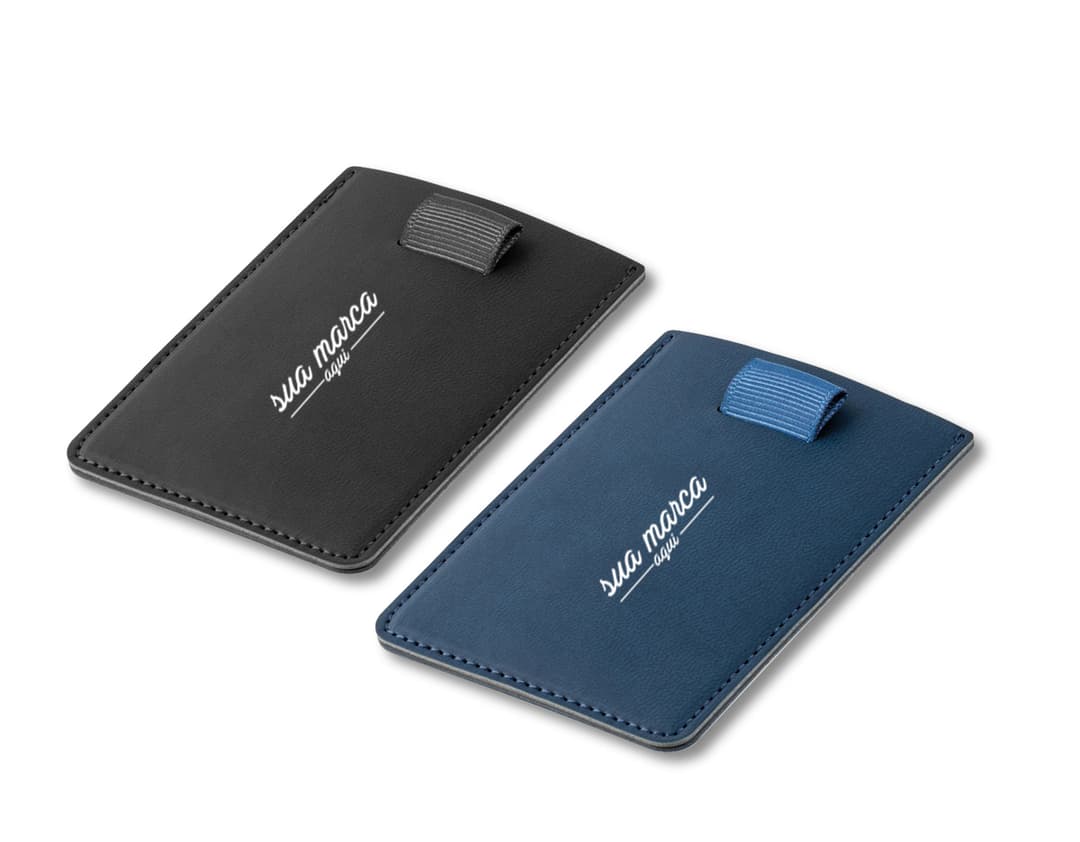 À procura de um porta cartões prático e elegante? Este acessório em couro preto é o que você precisa para manter seus cartões organizados. Ideal para viagens de negócios ou para o dia a dia no escritório. Mantenha suas finanças e informações pessoais seguras com este porta cartões de alta qualidade. Adquira o seu agora!