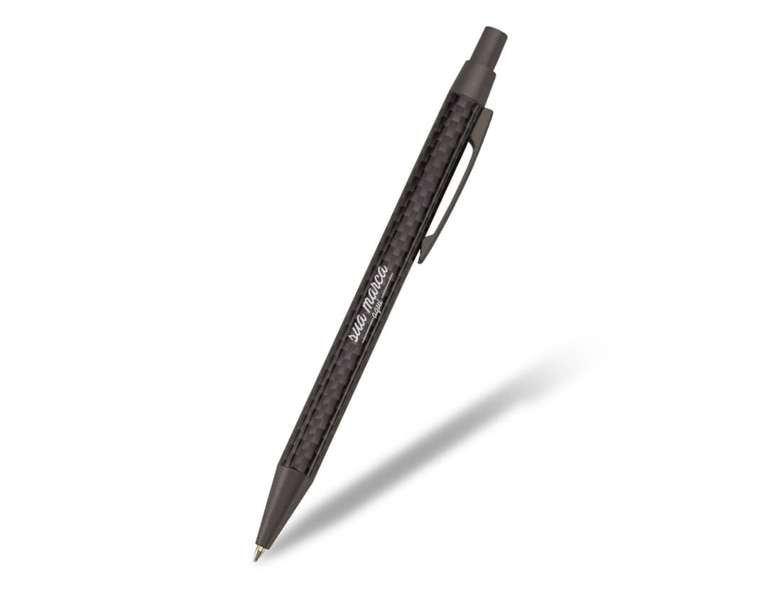 Caneta esferográfica de metal para escrita precisa e profissional. Ideal para uso em escritórios, escolas e negócios. Design elegante e durabilidade garantida. Adquira já a sua!