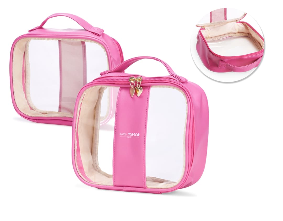 Nécessaire PVC Média preta, moderna e elegante, com fecho de zíper e alça de mão. Feita de couro sintético, possui um design clean e é ideal para armazenar objetos pessoais com segurança e estilo.