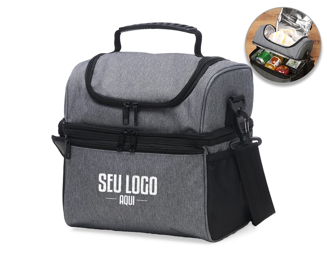 Bolsa térmica dupla de 16 litros em couro preto moderno com alça de mão e alça de ombro, fecho em zíper, bolso externo e detalhes em metal brilhante, ideal para viagens e armazenamento de alimentos.