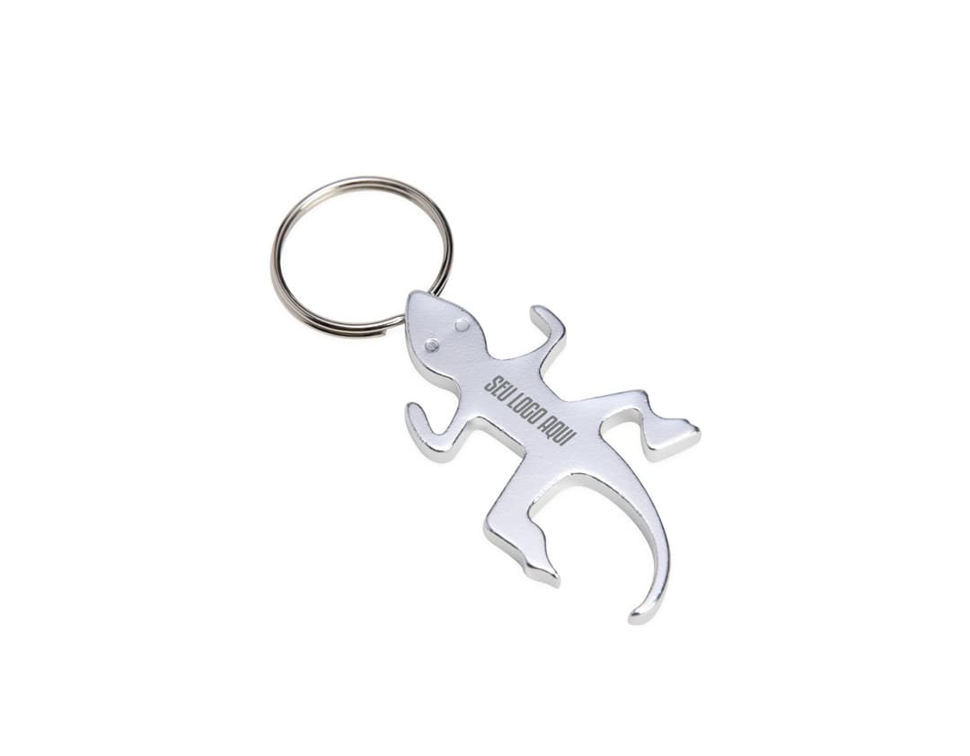 Chaveiro de metal com abridor, design artístico de elementos decorativos em forma de corrente, coração e flor, com detalhes antigos e vintage. Silhueta de algemas e fechadura, em tom preto e textura grunge. Ideal para os amantes de itens retrô e temática de justiça e crime.